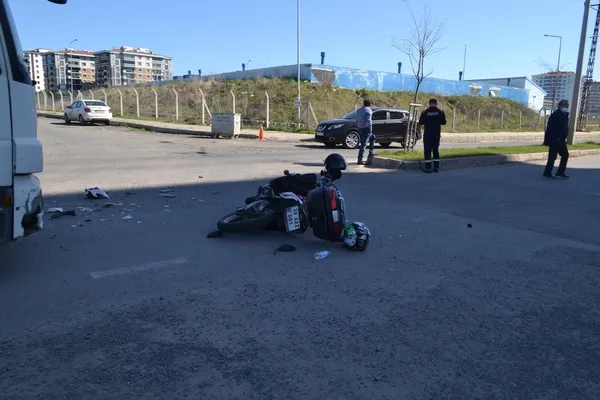 1649742393097.jpg Tekirdağ'da feci kaza! Motosiklet tankerle kafa kafaya çarpıştı - 3