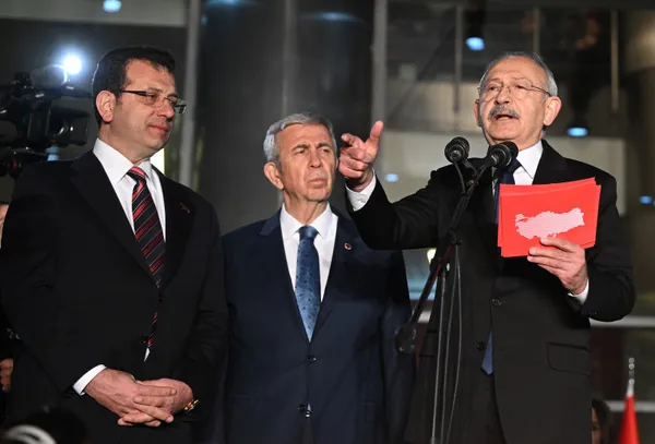 CHP’lileri korkutan pazarlık! Kılıçdaroğlu hangi partiye kaç vekil vadetti? Ahmet Davutoğlu ve Ali Babacan’ın ilk hedefi Meclis’te grup kurmak