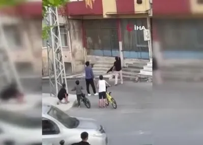 Arnavutköy’de sopalarla binaya saldırdılar