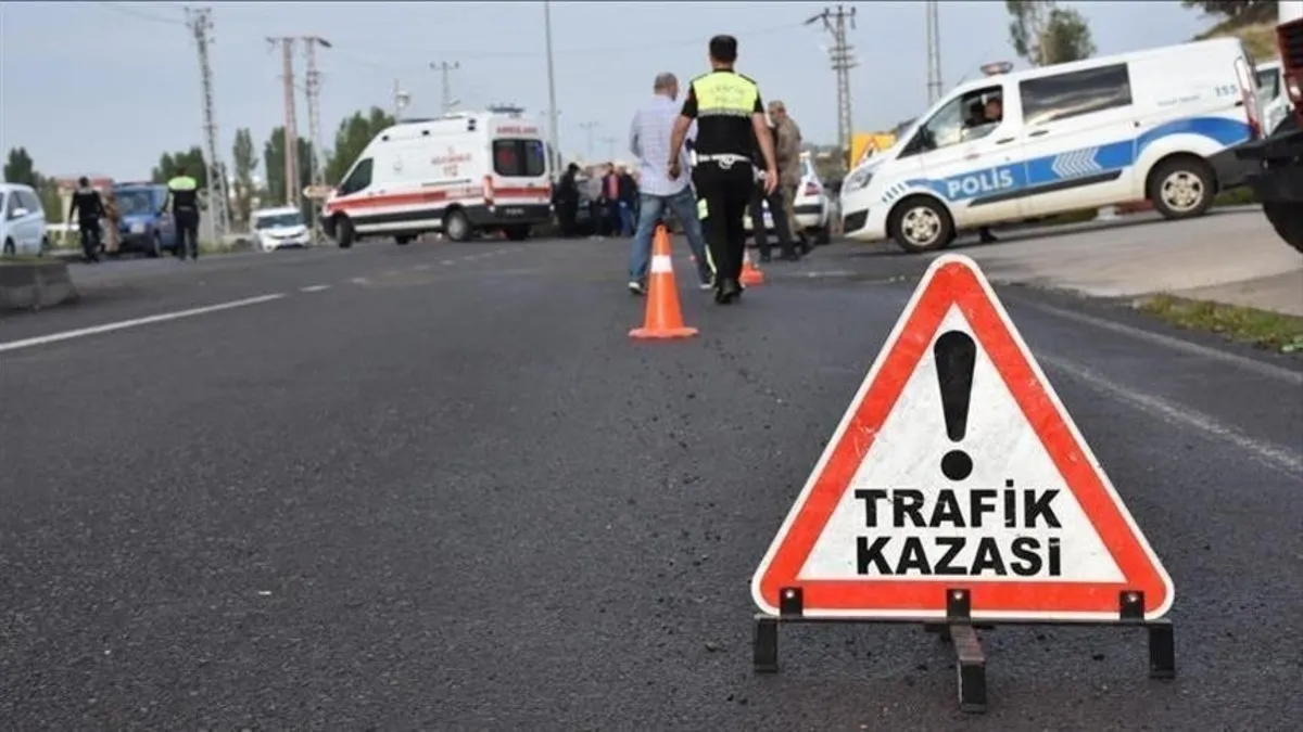 Otomobiller kafa kafaya çarpıştı: 4 yaralı