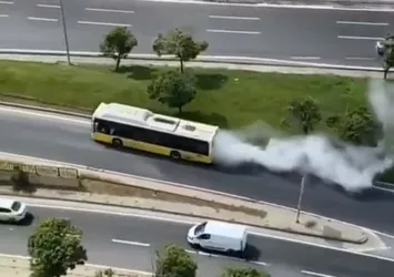 İstanbullunun bitmeyen çilesi: İETT! Yine dumanlar saçarak ilerledi