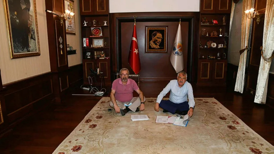 CHP’li Adana Büyükşehir Belediyesi’ne haciz geldi!