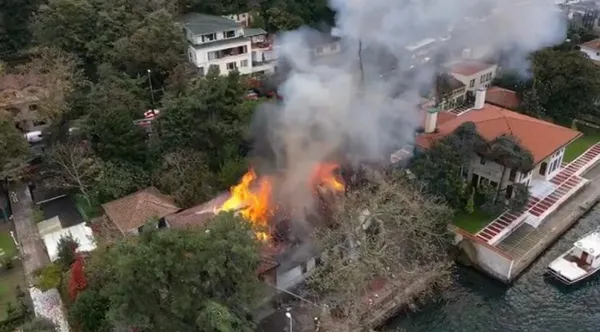 Son dakika: İstanbul'daki tarihi Vaniköy Camii'nde yangın! Ekipler sevk edildi - 1