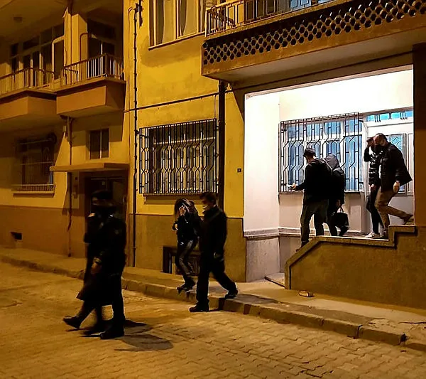 Aydın’da fuhuş operasyonu! Müşteri ve kazanç ajandası ele geçirildi - 3