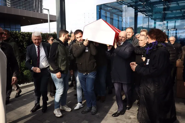Hıncal Uluç 83 yaşında hayatını kaybetti! Turkuvaz Medya önünde tören düzenlendi! Ağabeyinden duygulandıran sözler
