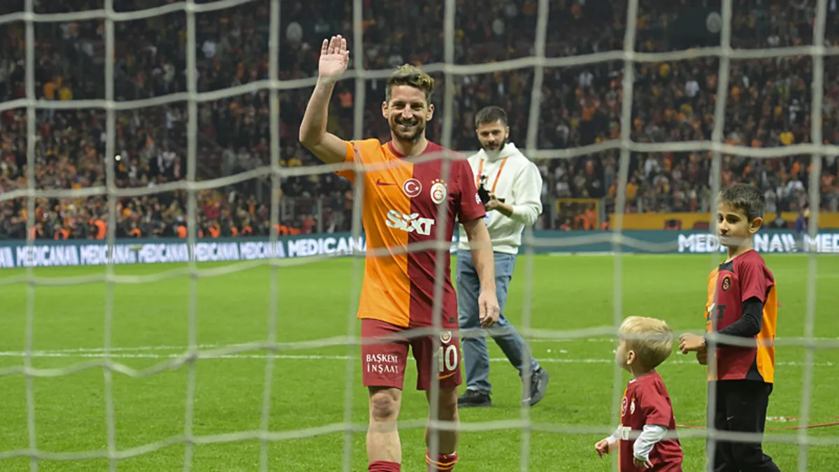 Galatasaray'da Mertens'in yerine dünya yıldızı! Tüm şartları zorlayacak! Yönetim düğmeye bastı...