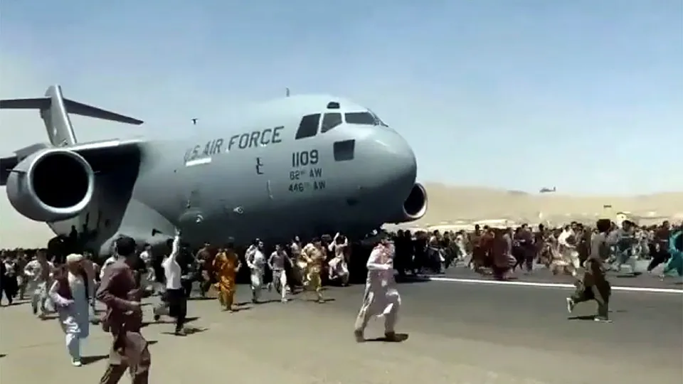 Afganistan'daki kaos dünya basınında! ABD'den ilginç manşet