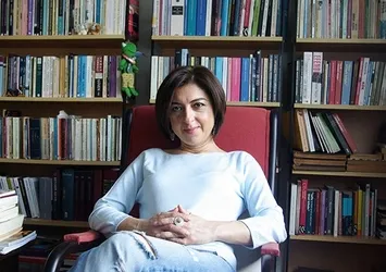İBB, marjinal ilişkiyi savunan yazar Figen Şakacı’ya İSMEK kursiyerlerine ders verdirdi