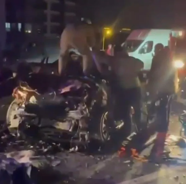 1704568232076.jpg Refüjü aştı karşı şeritteki araca fena çarptı! Başakşehir’de öldüren kaza - 2