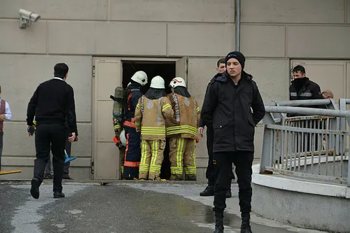 Son dakika: Başakşehir'de AVM'de yangın - 1