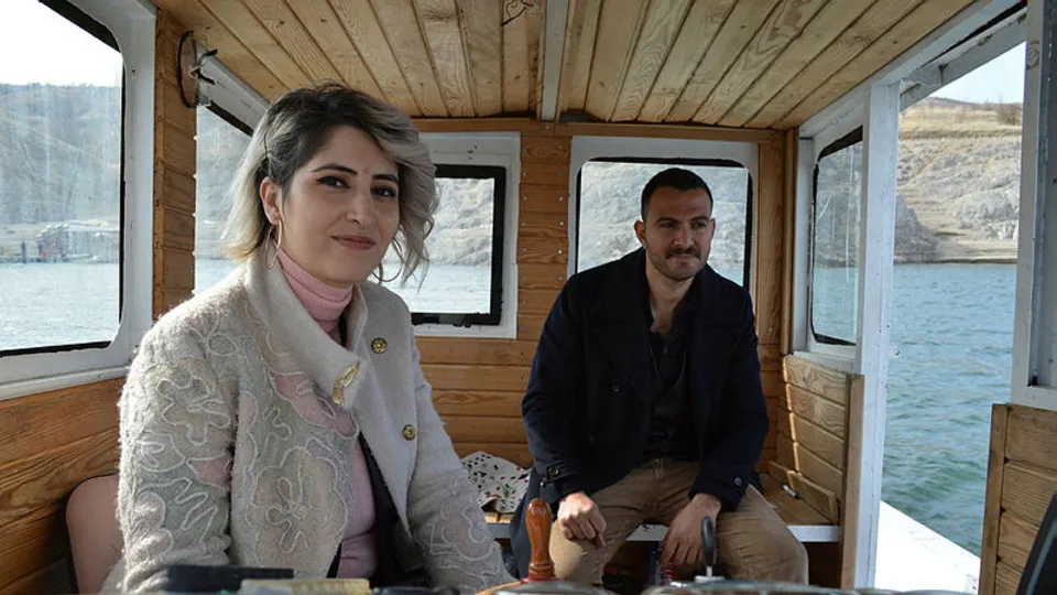 Elazığ’da bankacı Kürşat Kılıç aldığı kredi desteğiyle mesleğini bıraktı eşiyle balık üreticisi oldu