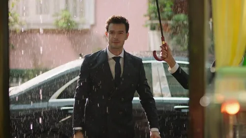 Altın Kafes 2. bölüm fragmanı yayınlandı! “Bu güzel gökyüzüne bakmayı hatırlattığın için teşekkür ederim Zeynep”