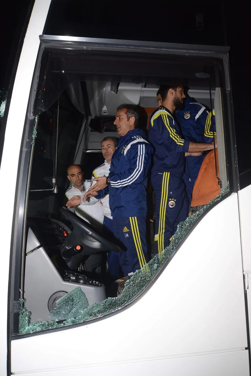 fenerbahce-otobusunun-kursunlanmasina-iliskin-dosya-yeniden-aciliyor-adalet-bakani-gurlek-duyurdu-1779871755184.jpg Fenerbahçe otobüsünün kurşunlanmasına ilişkin dosya yeniden açılıyor! Soruşturmadaki çarpıcı detaylar ahaber.com.tr'de - 5