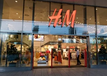 İsveçli giyim markası H&M'den LGBT propagandası! Aileyi yıkmak istiyorlar