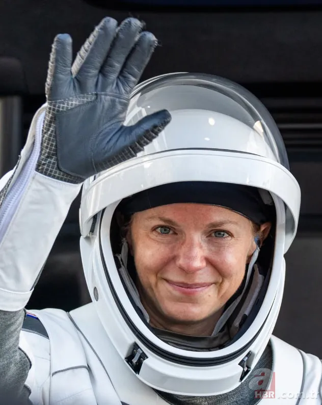 Kuzey ışıklarını hiç böyle görmediniz! NASA’dan büyüleyici uzay manzaraları 8