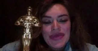 Ezgi Mola’ya ne oldu böyle?