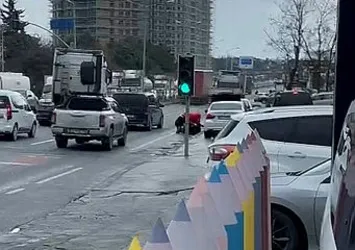 Esenyurt'ta cadde ortasında gasp