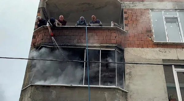 1686292405454.jpeg İstanbul Arnavutköy'de yangın paniği! Kova ve hortumlarla müdahale - 1