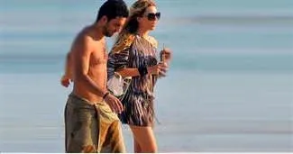 Arda Turan Sinem’le Çeşme’de