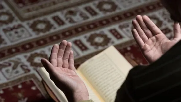 MİRAÇ KANDİLİ DUASI: Diyanet Miraç Kandili duası nedir? Kandil gecesinde hangi dualar, sureler okunur? Peygamber Efendimizin kandil duası