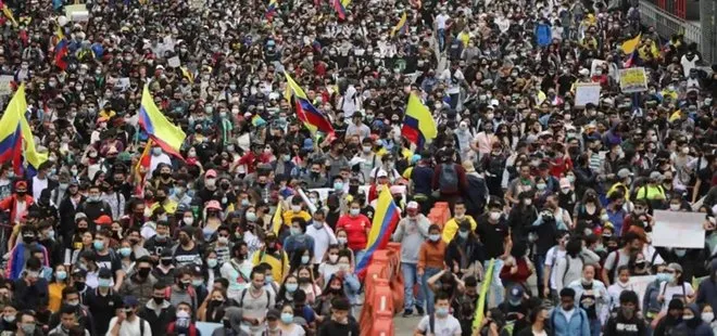 Kolombiya’da binlerce kişi hükümetin politikalarını protesto etti