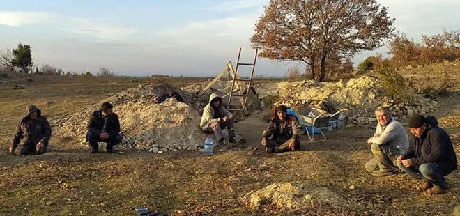 Eskişehir’de kaçak define kazısı yapan 15 kişi 10 dinamit lokumu ile yakalandı