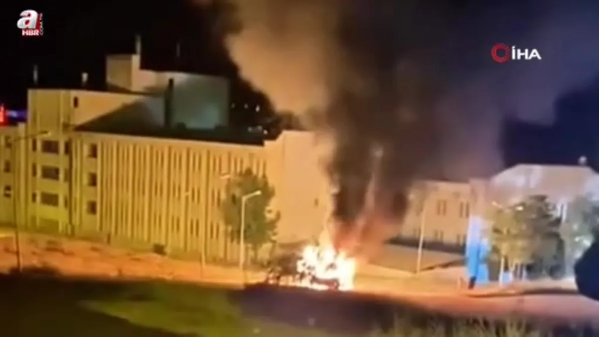 Seyir halindeki otomobil alev alev yandı