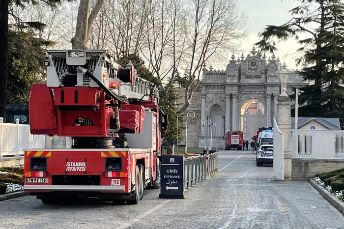 Son dakika: Dolmabahçe Sarayı marangozhanesinde korkutan yangın - 4