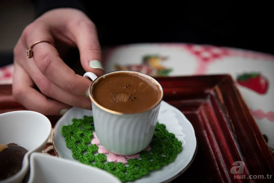 Köpüklü Türk kahvesinin sırrı! Suyun ısısı fincanda fark yaratıyor: İşte püf noktaları 2