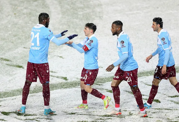 penaltilarla-gelen-hat-trick-caykur-rizespor-3-2-trabzonspor-mac-sonucu-ozet-1647631612710.jpg Penaltılarla gelen Hat -Trick! Çaykur Rizespor 3-2 Trabzonspor (MAÇ SONUCU-ÖZET) - 2