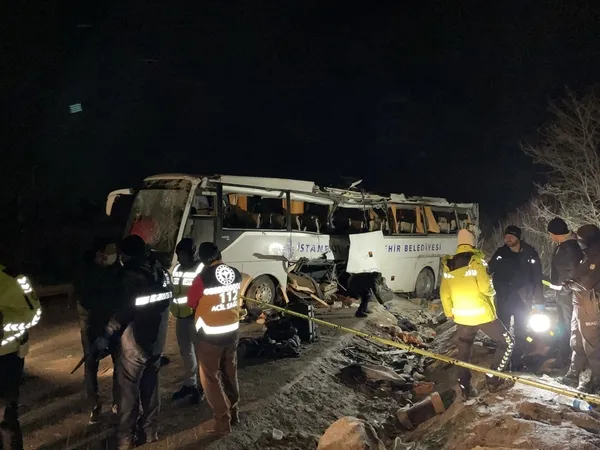 cankirida-yolcu-otobusu-sarampole-yuvarlandi-yaralilar-var-1645224305061.jpg