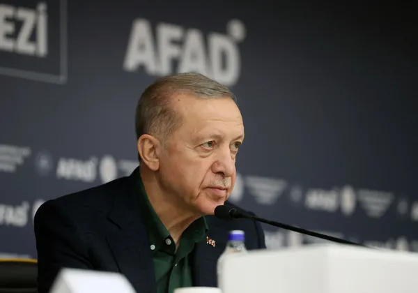 1677215320184.jpg Başkan Recep Tayyip Erdoğan'dan kurmaylarına talimat! Yeniden yapılandırmanın sloganı şekillendi | Müteahhitlere yeni belge: O dönem bitiyor - 5