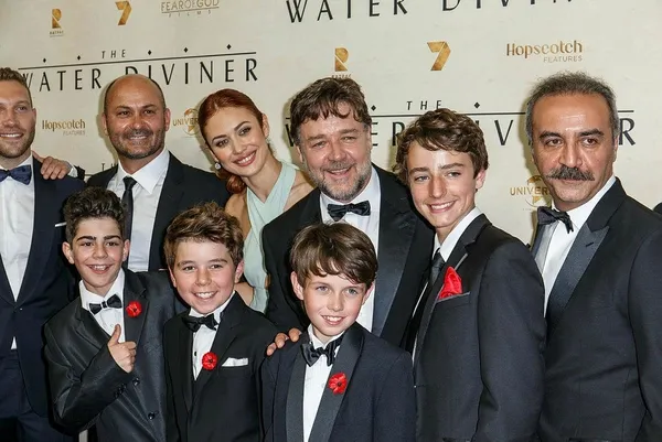1617090836577.jpeg Ünlü oyuncu Russell Crowe'un babası hayatını kaybetti! - 6