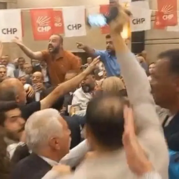 CHP il kongreleri boks ringine döndü