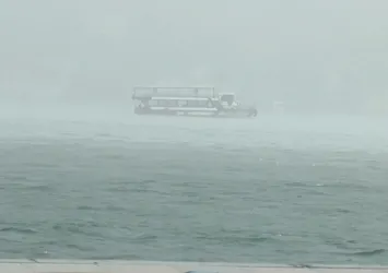 İstanbul'da yağış nedeniyle araçlar yollarda kaldı evleri su bastı