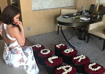 Sevgilisi Ebru Polat ile 11.gününü böyle kutladı
