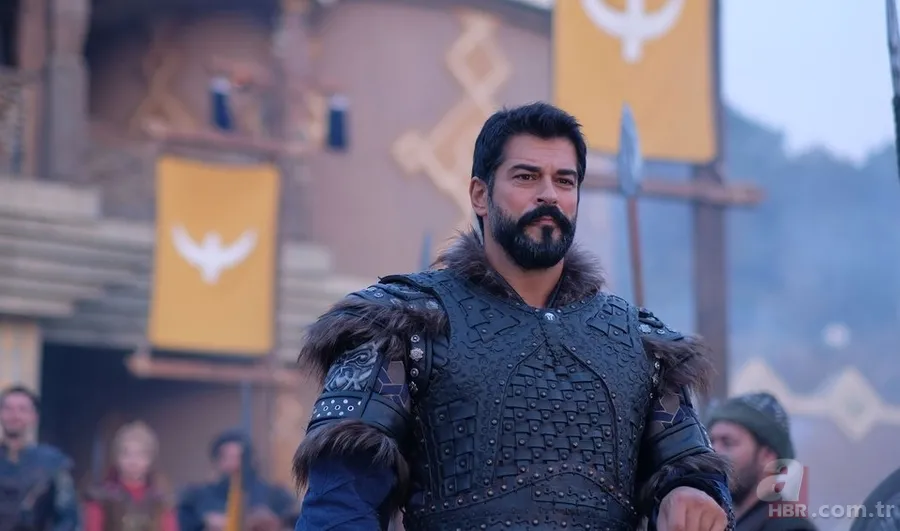 Burak Özçivit'in kız kardeşi Burçun güzelliğiyle göz kamaştırdı! Abi-kardeş ikiz gibiler 1