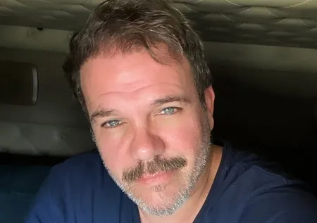 Yaprak Dökümü'nün Oğuz'u Tolga Karel duygulandırdı! Annesini paylaştı...