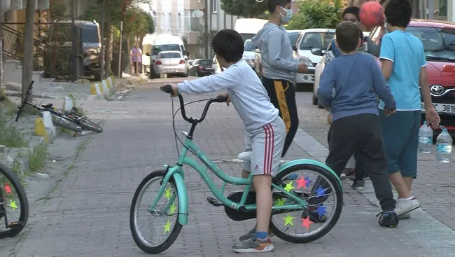 İstanbul'da sokak arasındaki çocuğa araba böyle çarptı - 4