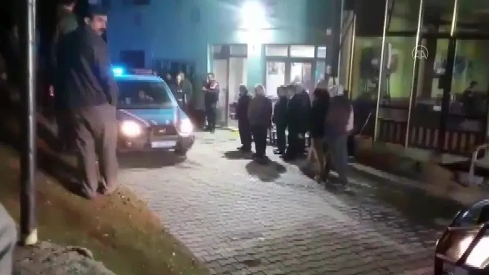 Son Dakika Haberi Izmir De Silahla Kahvehaneyi Basip Dehset Sacti Video Ahaber Video Izle