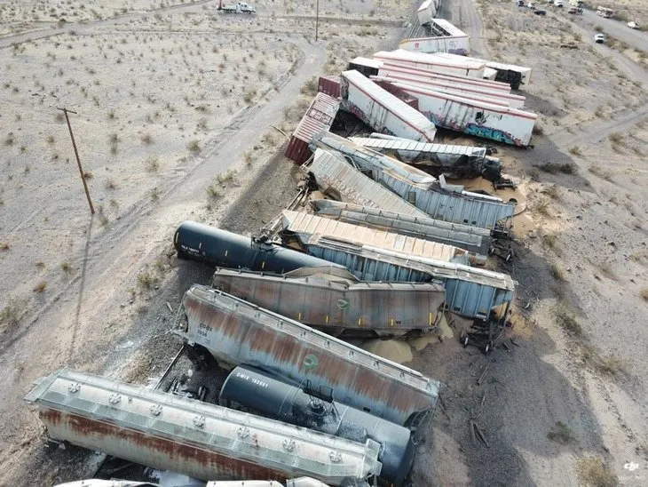 Son dakika: Yük treni raydan çıktı! Onlarcası birbirine girdi