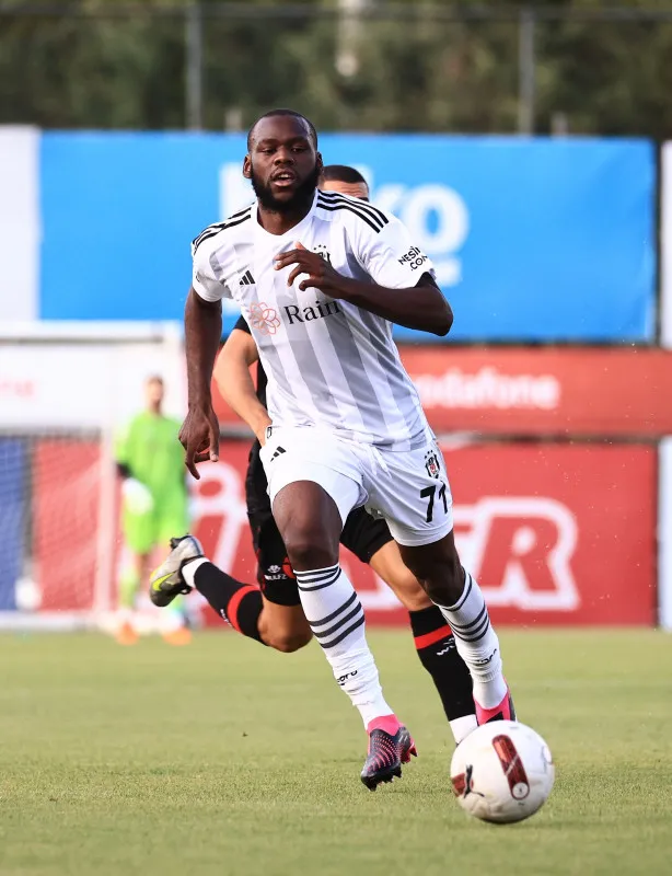 besiktas-kadro-disi-birakti-teklif-yagdi-en-az-5-milyon-euro-kasada-iste-vincent-aboubakarin-yeni-takimi-1702541441508.jpg Beşiktaş kadro dışı bıraktı, teklif yağdı! En az 5 milyon euro kasada! İşte yeni takımı...