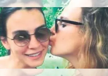 Aslışah Alkoçlar'dan dedikoduya inat öpücük!