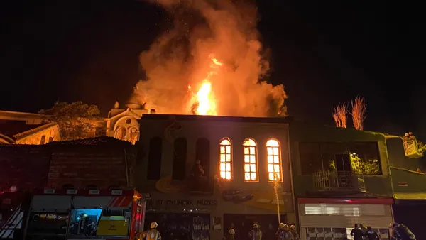 balat-oyuncak-muzesinde-buyuk-yangin-1697170022828.jpg Balat Oyuncak Müzesi'nde büyük yangın! - 3