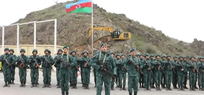 Azerbaycan Ermenistan sınırında bayrağı göndere çekti