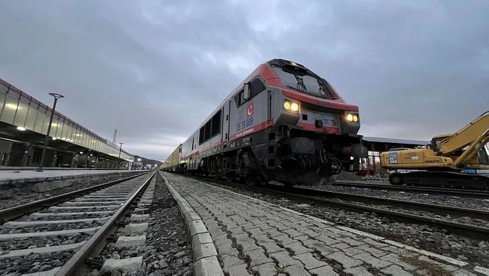 1716610849691.jpeg Bakü-Tiflis-Kars hattında yük taşımacılığı yeniden başladı! İlk tren Türkiye'de - 4