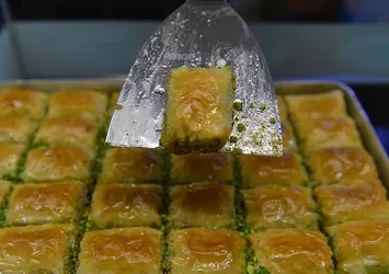 Baklavada 'iç hilesi'yle maliyeti düşürüyorlar