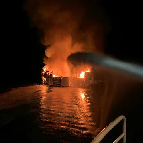 Son dakika: ABD’de yolcu gemisinde yangın: 34 ölü - 2