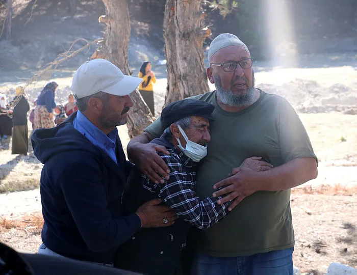 Son dakika: Afyonkarahisar'da öğrenci servisi devrildi: Ölü ve yaralılar var - 7