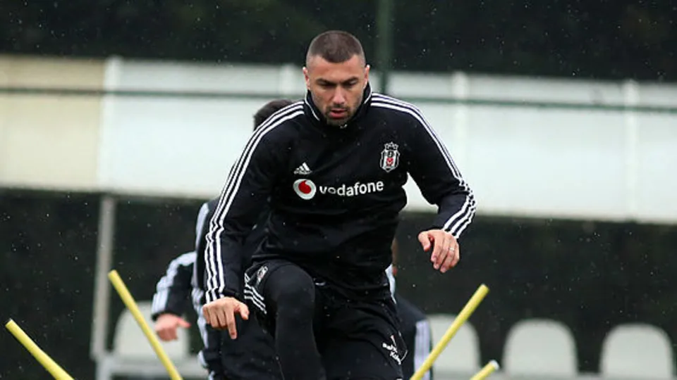 Beşiktaş'ta Burak Yılmaz şoku! Yönetime rest çekti